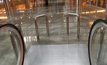 Защитный барьер эскалатора в Тюмени. Готовые проекты ПерилаГлавСнаб