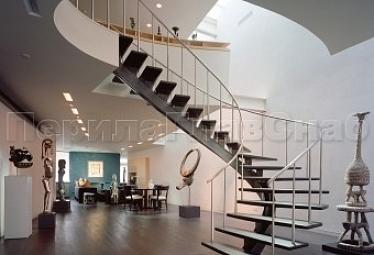 Изготовление лестниц для загородного дома купить в Тюмени