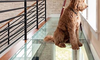 Стеклянный пол на площадке в частном доме в Тюмени. Готовые проекты ПерилаГлавСнаб