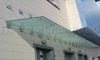 Стеклянные козырьки и навесы в Тюмени. Готовые проекты ПерилаГлавСнаб