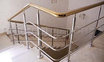 Лестничное ограждение с тремя ригелями и поручнем из латуни в Тюмени. Готовые проекты ПерилаГлавСнаб