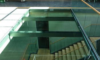 Стеклянный потолок в бизнес-центре в Тюмени. Готовые проекты ПерилаГлавСнаб