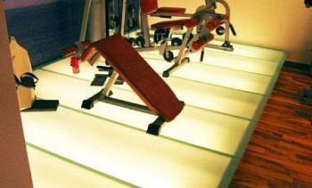 Люминесцентная подсветка стеклянного блочного пола в Тюмени. Готовые проекты ПерилаГлавСнаб