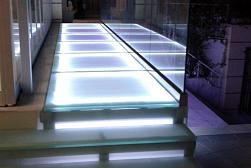 Стеклянные полы и подиумы в Тюмени. Готовые проекты ПерилаГлавСнаб - фото 1